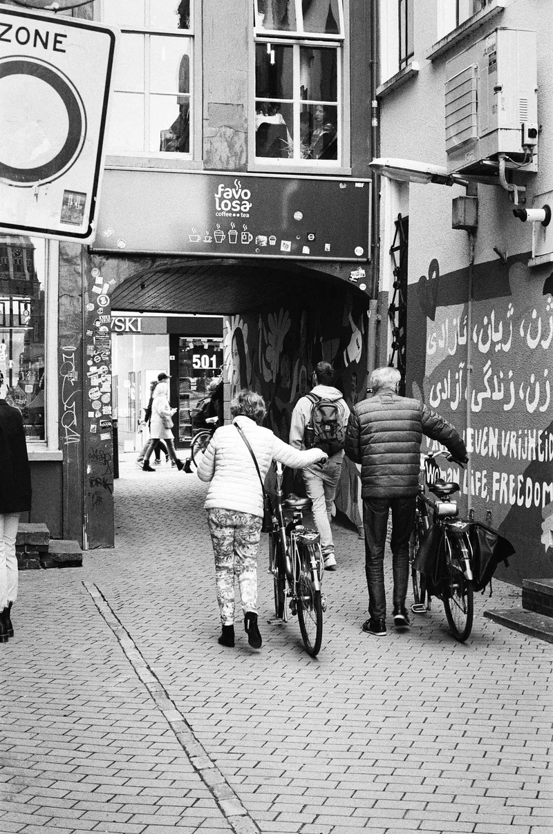 Downtown Groningen shot on Ilford Pan 400 with a Minolta X-300, developed at FotoArgenta, by Ruerd Leenstra