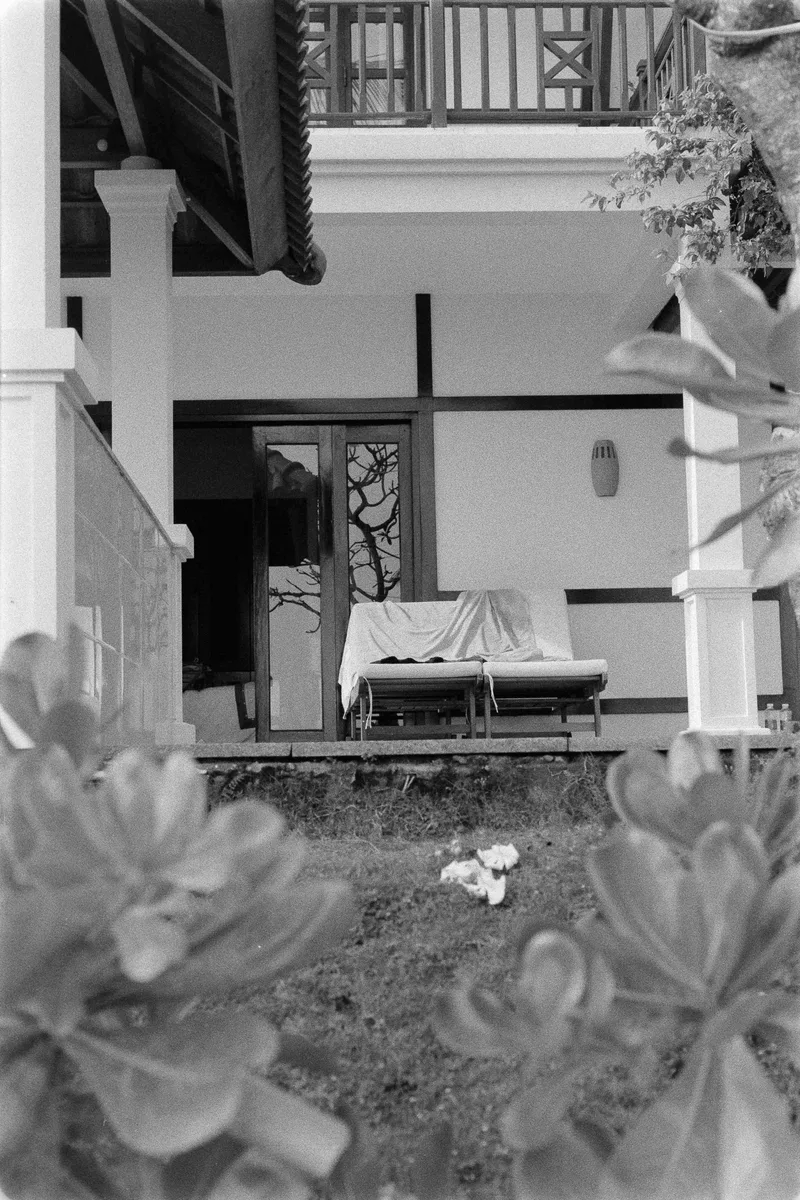 Son Tra Villa shot on Oriental Seagull 400 with a Canon F-1n, developed at Home / Self-Developed, by Darren Fielding