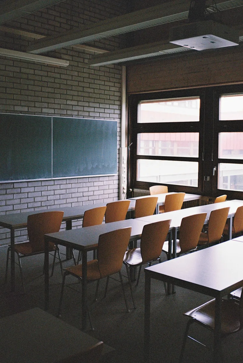 Full class shot on Kodak UltraMax 400 with a Leica M6, developed at Optik Oldschool, by Mateusz Goliath