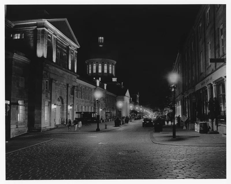 Old Montreal street by night shot on Ilford HP5 Plus 400 with a Minolta Dynax 7, developed at Home / Self-Developed, by Luc Béliveau