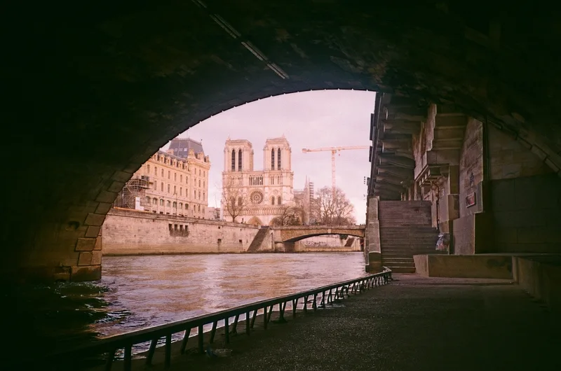 Notre-Dame shot on Agfa Vista Plus 200 with a Canon Prima AF-9S, developed at Nation Photo, by Tim