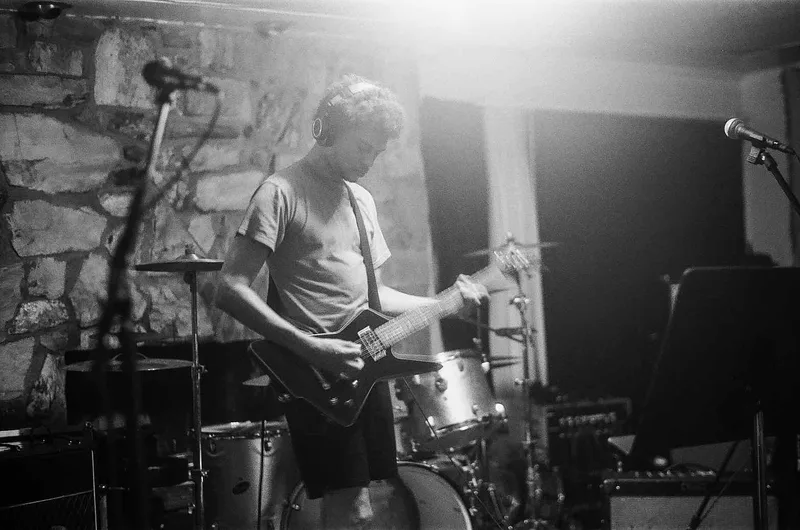 🎸 shot on Cinestill BWXX with a Minolta SR-T 201, by Vomitvomitvomitvomit