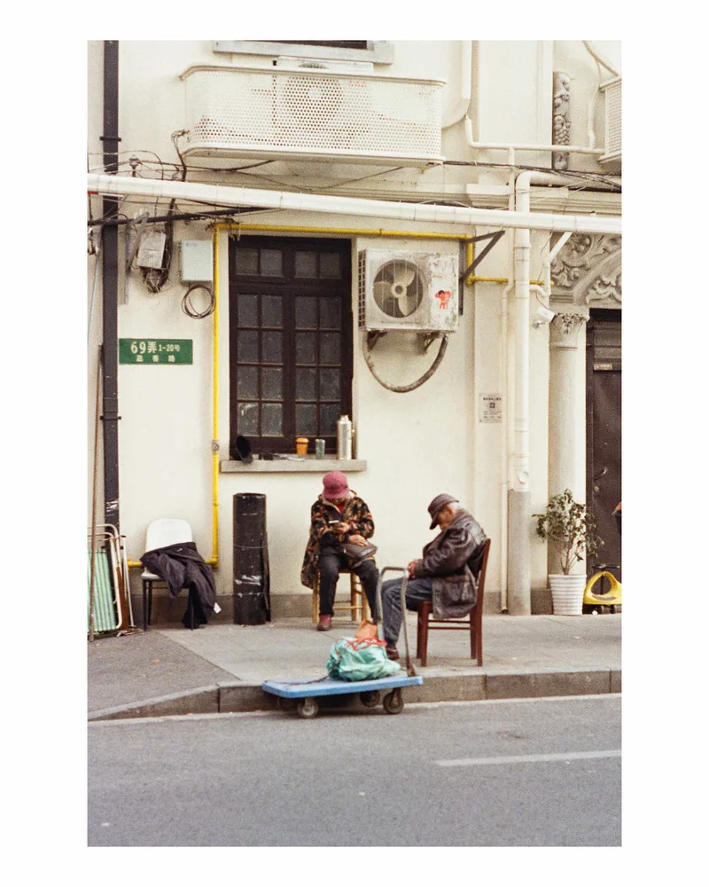 魔都 shot on Circa Lab Loretta 200 with a Minolta XD, developed at Circa Lab, by Verlichtend