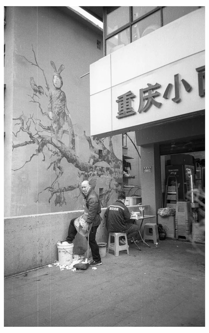 Trash shot on Fujifilm Neopan Acros 100 with a Konica GenbaKantoku28WB, developed at MIRALIGHT, by BadMonkey