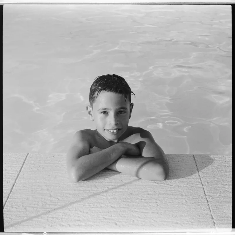 Summer vibes shot on Ilford HP5 Plus 400 with a Zeiss Ikonnettar, by Filmlovephotography