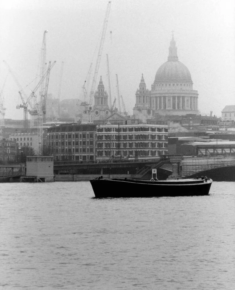 Film photo shot on Kodak T-Max 400 with a Rollei 35S, developed at L’Atelier Publimod, by Loeber-Bottero