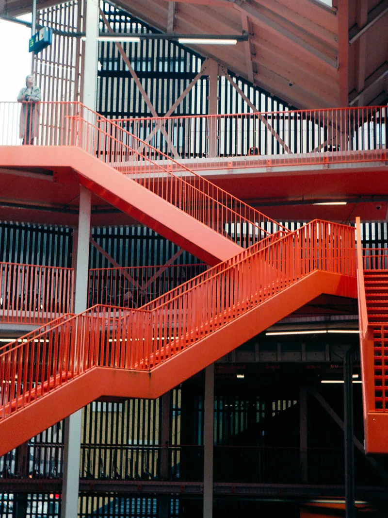 The photographer observes shot on Kodak Ektar 100 with a Leica IIIC, by Cristian Brunelli