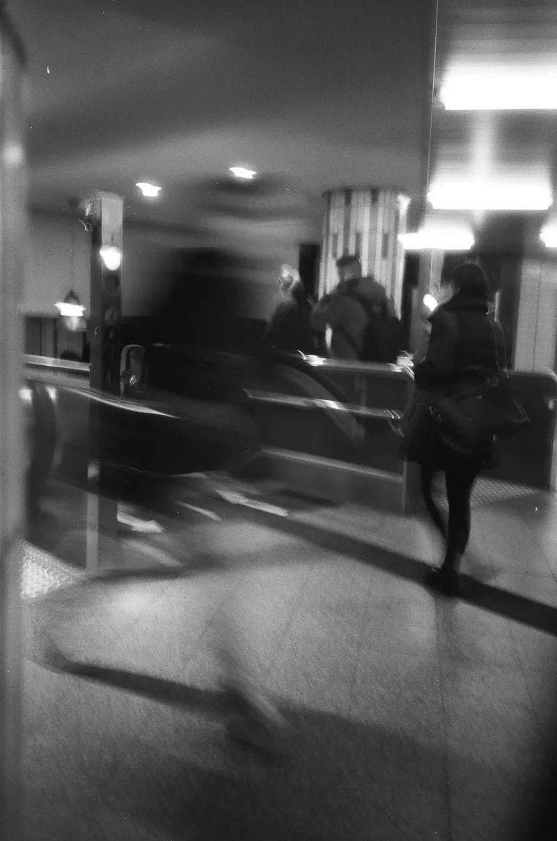 Catch the train shot on Foma Fomapan 200 Creative with a Olympus XA3, developed at Khrome, by Felix Basqué