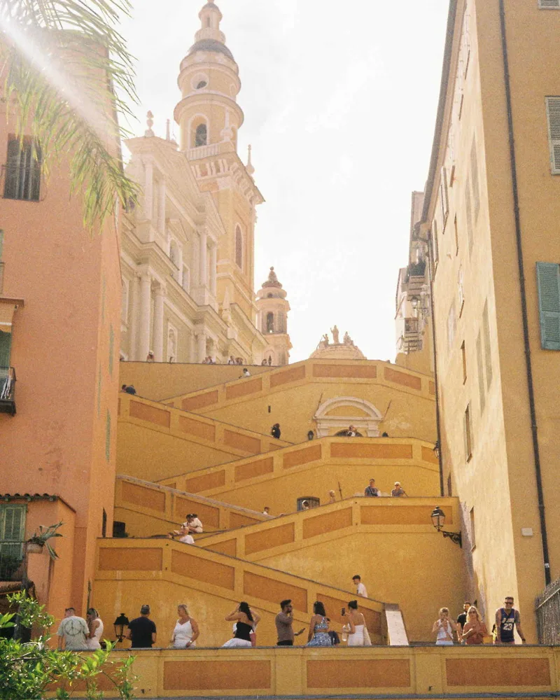 Film photo shot on Kodak Gold 200 with a Olympus AF-1 Super, developed at Chambre Noire Nice, by Steph