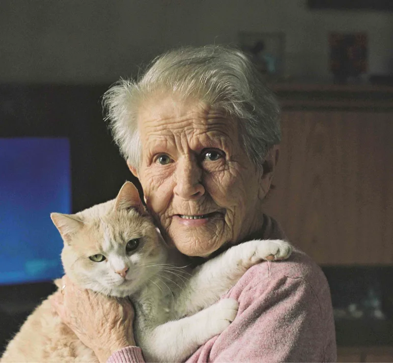 Grandma shot on Kodak Portra 160 with a Nikon F2, developed at Fotostudio 2000, by Leonardo