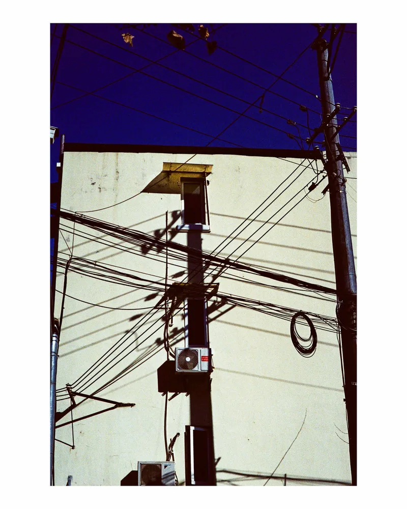 魔都 shot on Alien Film Aeronega 100 with a Minolta XD, by Verlichtend
