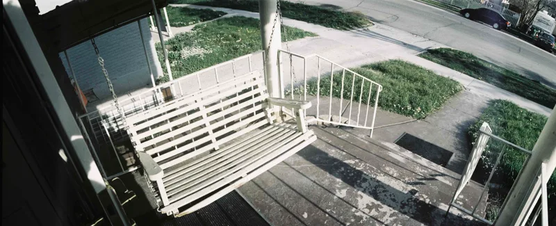 swing shot on Lomography LomoChrome Metropolis 100 with a Horizont, developed at theFINDlab, by chambrelame