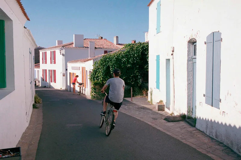 Les vacances à vélo shot on Kodak Portra 400 with a Minolta XE-1, developed at L'Atelier Argentique, by Analogue Resistance