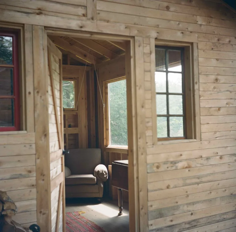 Cabin in the woods shot on Kodak Portra 400 with a Ricohflex Model VII, developed at GPC Labworks, by Lucid