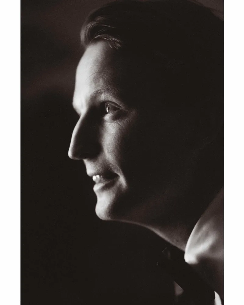 The Groom shot on Svema Foto 400 with a Canon EOS 3, developed at FotoImpex, by Linus Wärn
