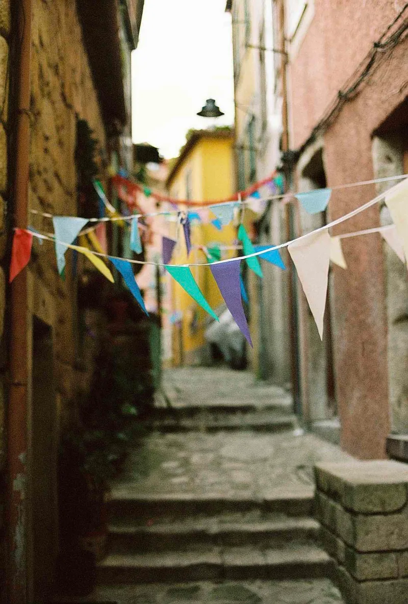 Colors shot on Kodak Portra 160 with a Nikon F3, developed at Labo Gris Souris, by Saina