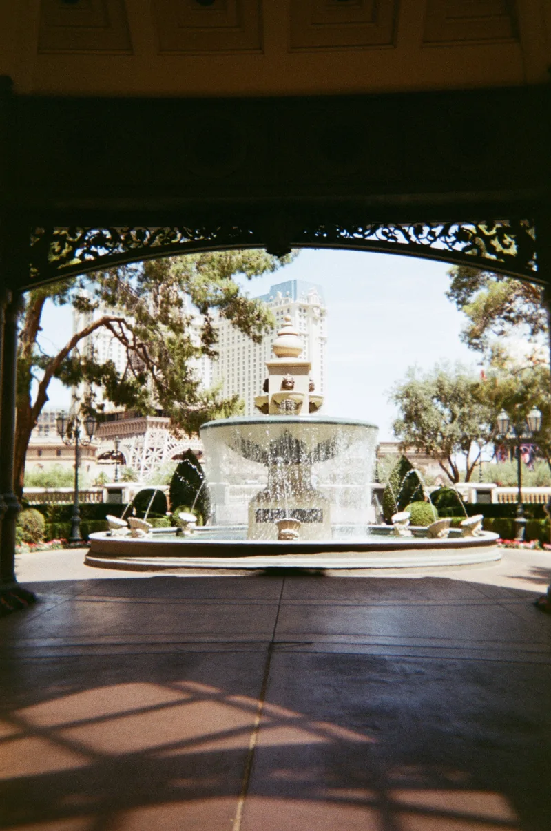 Bellagio Fountain shot on Fujifilm Superia X-TRA 400 with a Fujifilm QuickSnap, developed at Lab:Lab, by Eloá Leitão