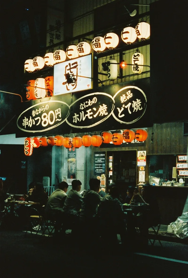 After-hours at the izakaya shot on Cinestill 800T with a Pentax ME Super, developed at Laboratoire Photon, by Silence ça pousse