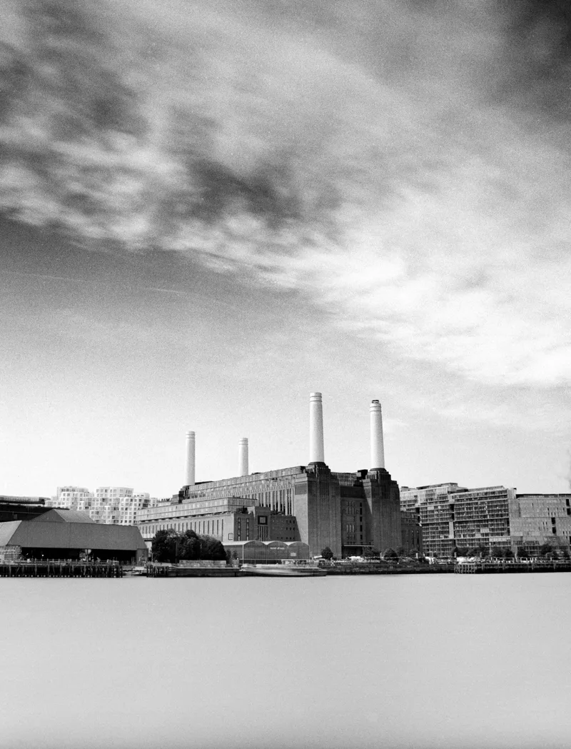 Battersea Power Station shot on Ilford HP5 Plus 400 with a Mamiya RB67 Pro SD, developed at Home / Self-Developed, by Miguel Vicente