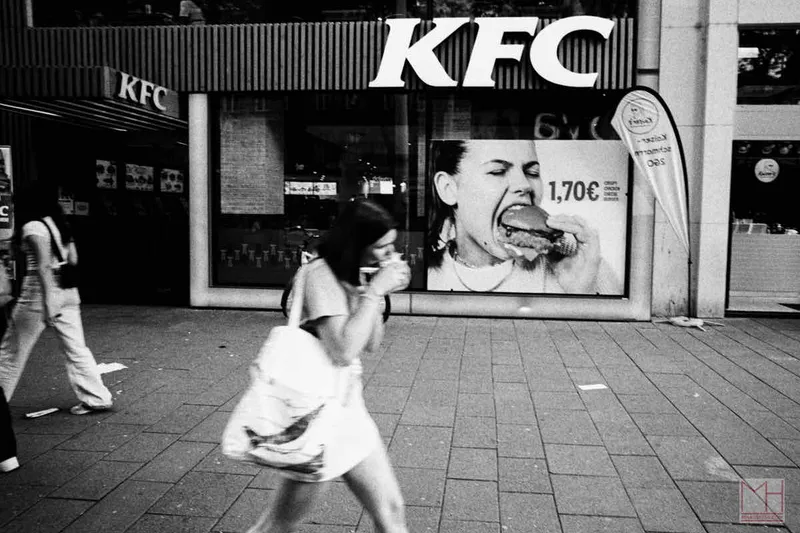 Fast Food shot on Kodak Tri-X 400 with a Leica M2, developed at Cyberlab, by Markus Hofstätter