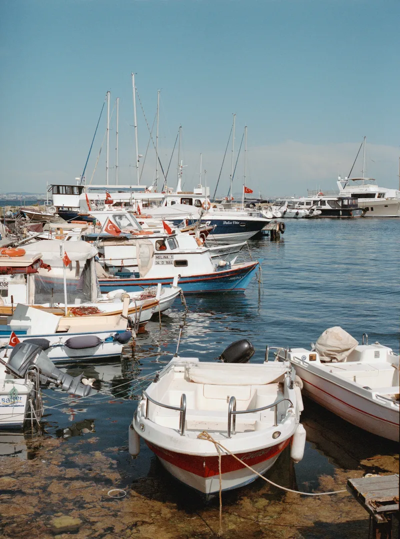 Boat Life in Istanbul shot on Lomography CN 800 with a Pentax 645N2, developed at Oscar’s Photo Lab, by Aelitha