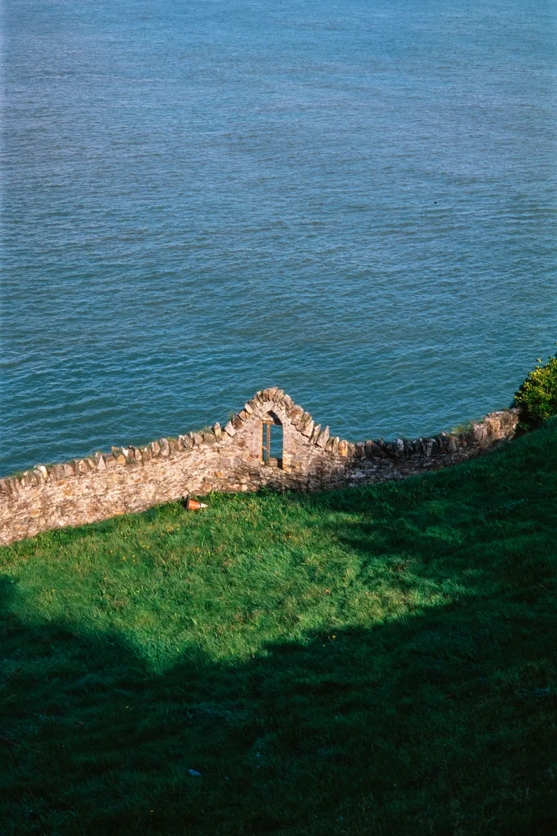 Wall Window shot on Kodak Ektachrome E100 with a Canon EOS 3, developed at DevMyFilm, by Henry James
