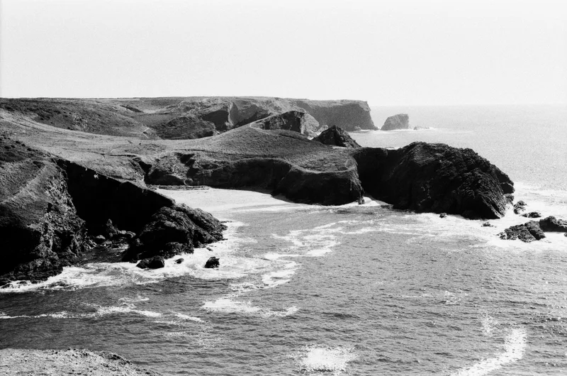 Vue sur la plage de Baluden shot on NoColorStudio No.10 with a Nikon F801s, developed at L'Atelier Argentique, by Jonathan
