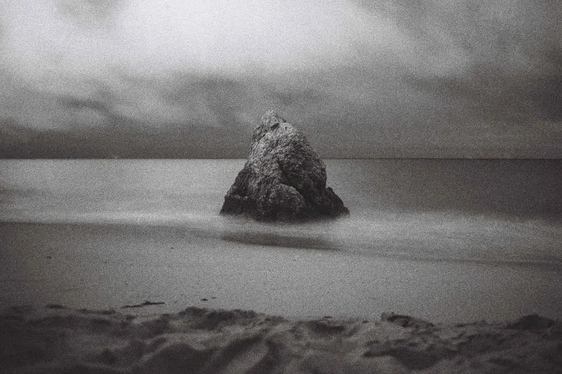 Film photo shot on Kodak T-Max 400 with a Minolta SR-T 101, developed at Maquinas de Outros Tempos (MOT), by frestadeluz