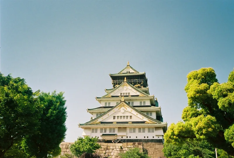 Osaka Castle shot on Kodak UltraMax 400 with a Olympus Mju-II, developed at Laboratoire Photon, by Silence ça pousse