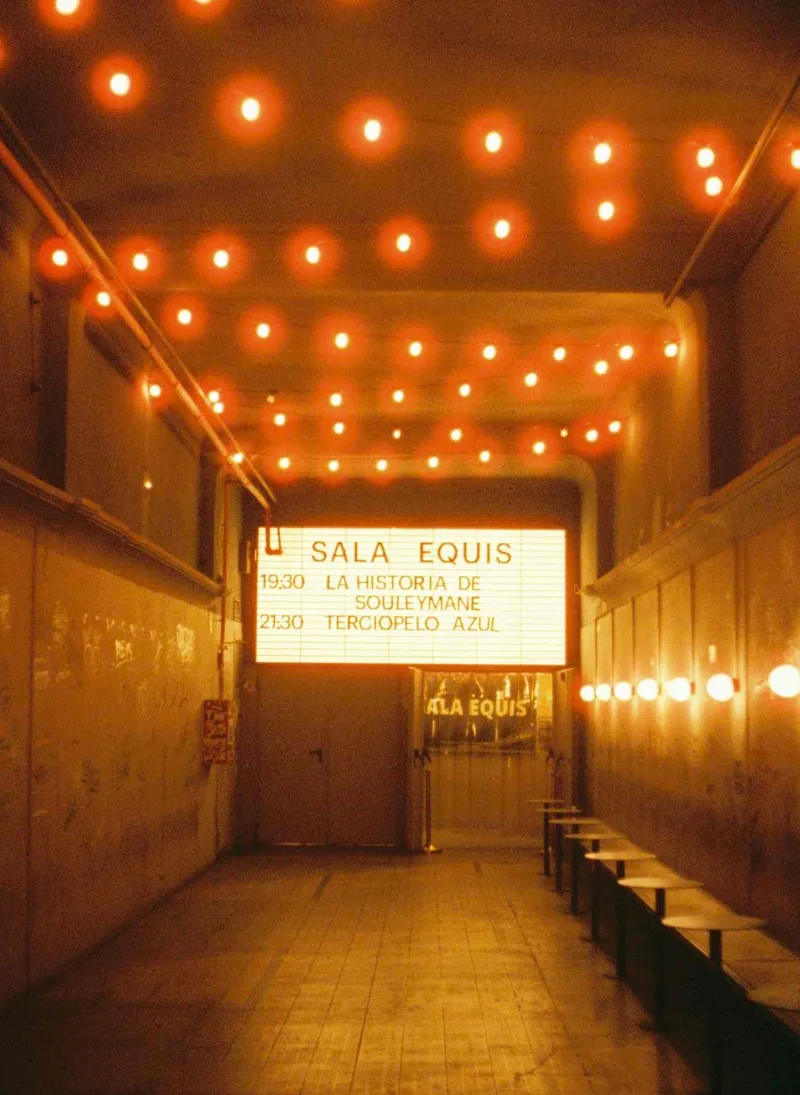 Sala Equis shot on Hundred Film 4Hundred with a Olympus Pen EES-2, developed at La Peliculera, by Alber