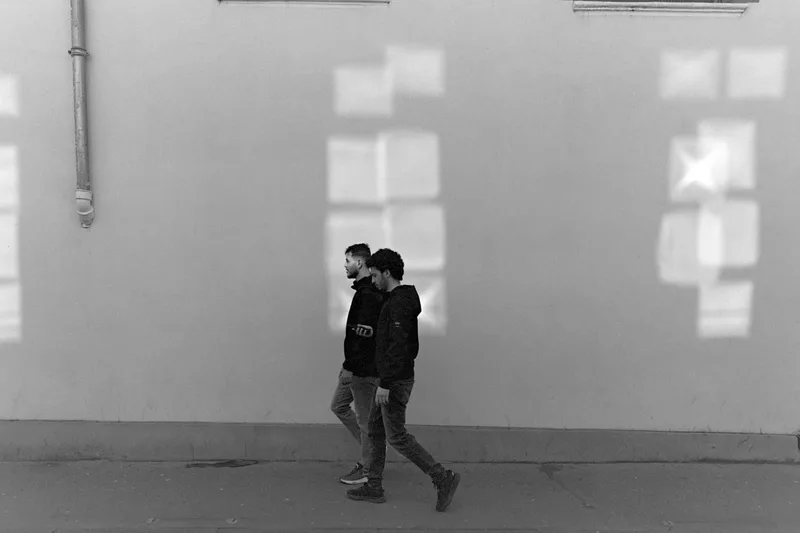 Les reflets de la Rue Deville shot on Ilford XP2 Super 400 with a Nikon F4, developed at Photo Signe Des Temps, by Paul