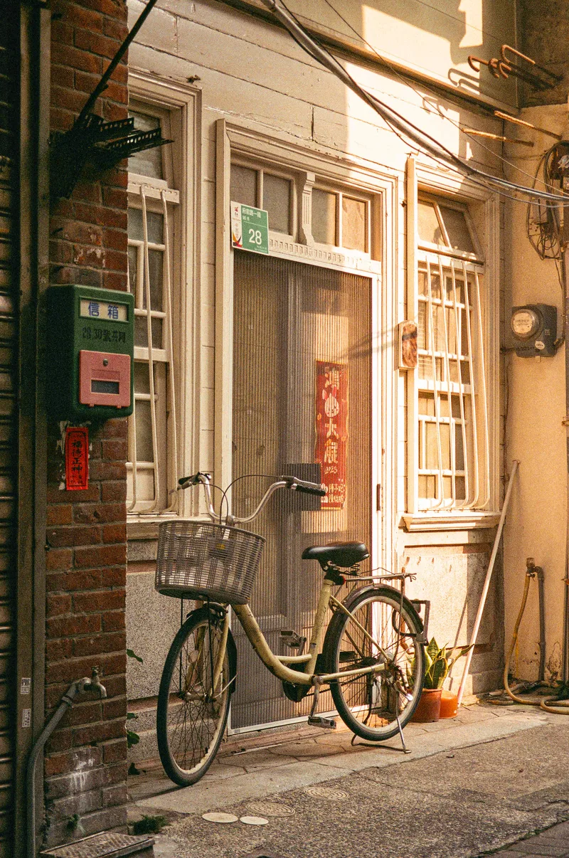 Film photo shot on Fujifilm Superia X-TRA 400 with a Canon SureShotZoomS, developed at 自由數位, by Calvin W