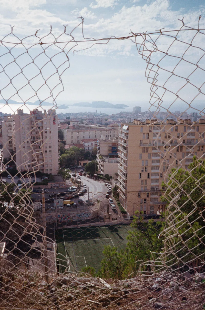 L’étoile sur le maillot ⭐️ shot on Kodak Gold 200 with a Nikon L35 AF2, developed at Photo Galerie, by Fautedetime