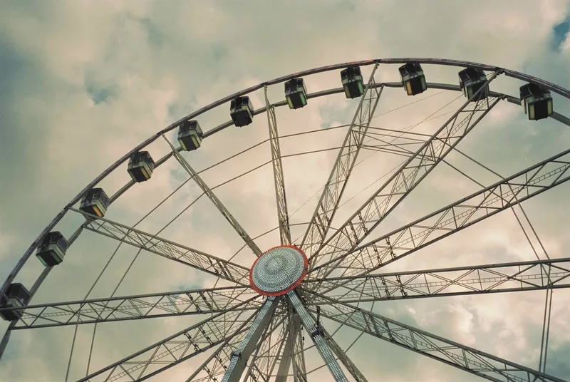 La grande roue de Bellecour, Lyon shot on Kodak Ektachrome E100 with a Pentax Espio 738, developed at GrainyRoll, by 400grains