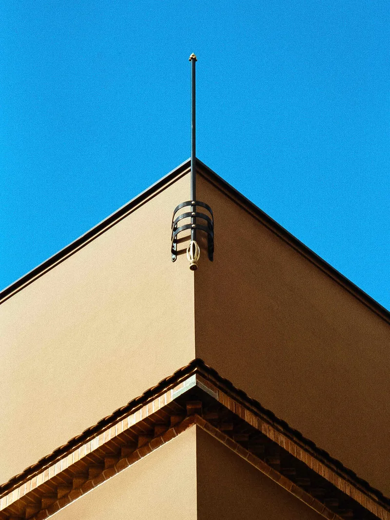 No flag shot on Kodak Portra 400 with a Minolta Dynax 7000i, developed at Foto Verweij, by Wennes