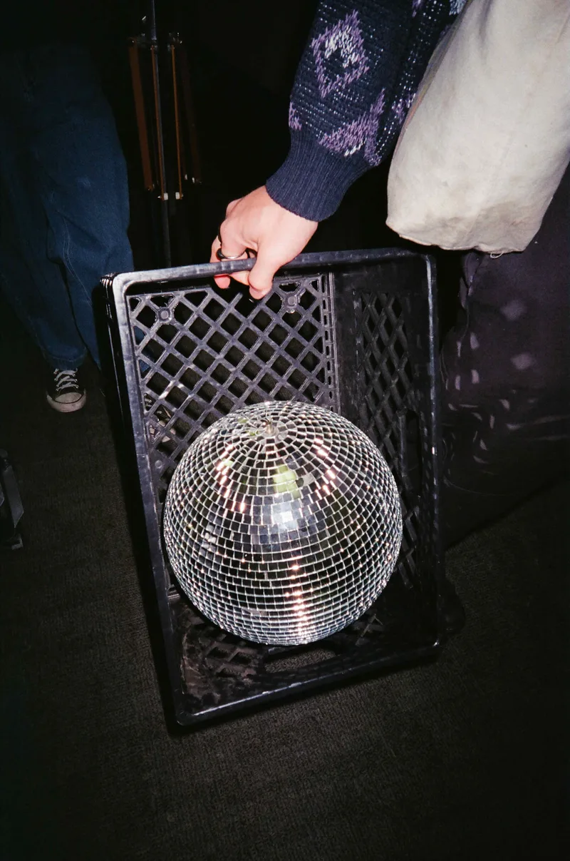 Film photo shot on Fujifilm 400 with a Kodak SnapicA1, developed at Not Another Film Lab, by Carlos Mas Jr