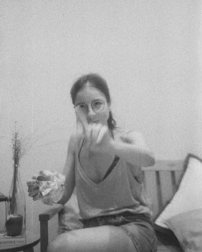 Gabi shot on Foma RetroPan 320 Soft with a Rollei 35S, developed at oBarco Estúdio, by Marcelo Ribeiro
