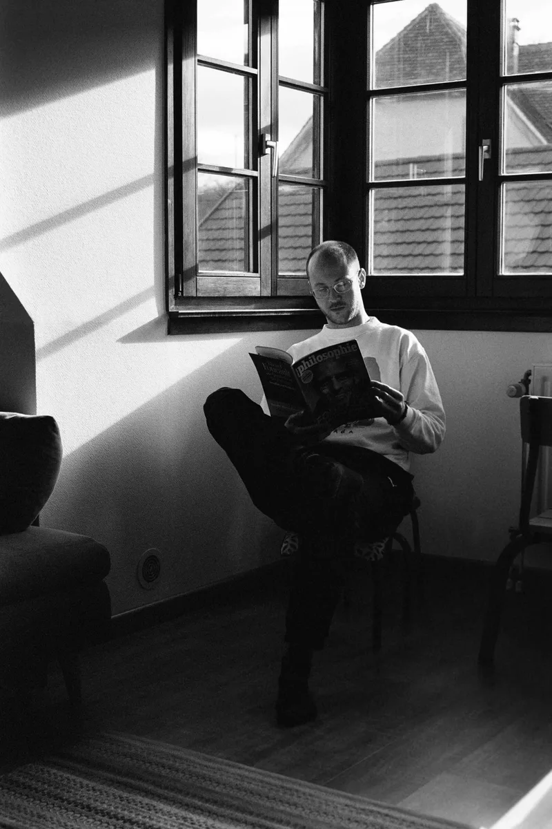 Reading Light shot on Rollei RPX 400 with a Leica M6, developed at Home / Self-Developed, by Mateusz Goliath