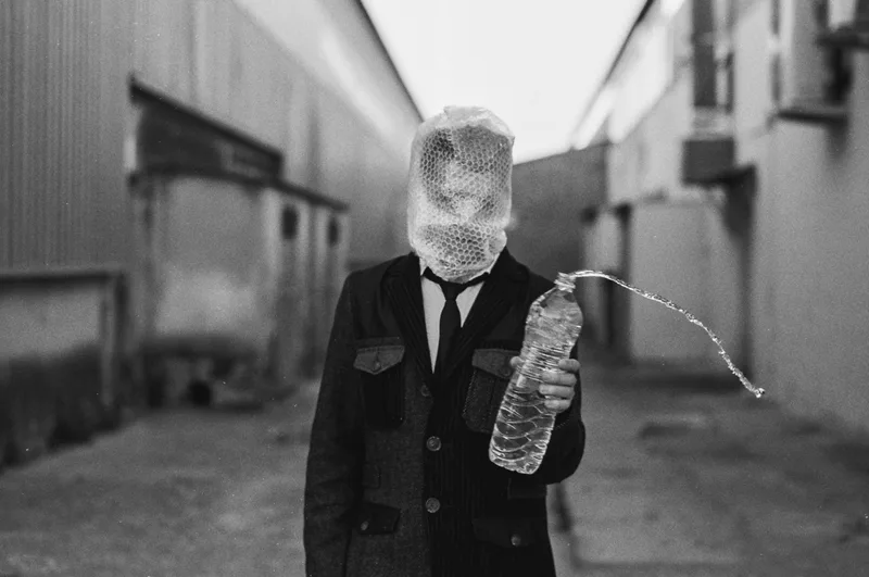 Plàstic! shot on Ilford FP4 Plus 125 with a Leica M7, by Rafel Ross