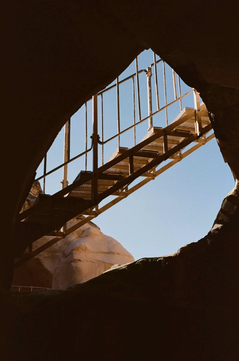 Beit Guvrin Caves shot on Kodak UltraMax 400 with a Pentax K1000, by Sasha Tverski