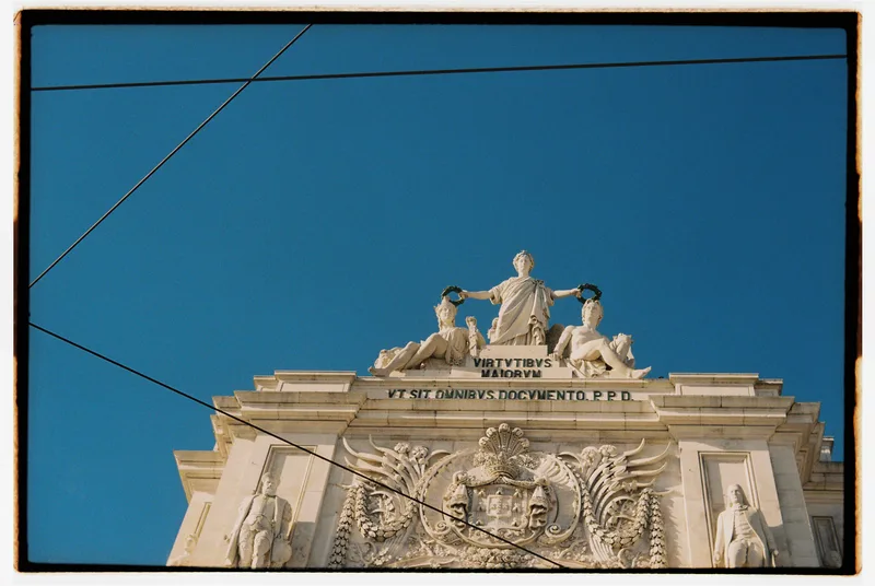 Lisbon shot on Kodak UltraMax 400 with a Voigtländer Vitocl, by gesa martha