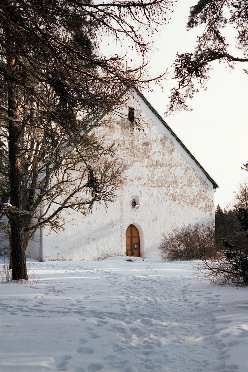 Church shot on Kodak Portra 400 with a Pentax ME, by Natasha