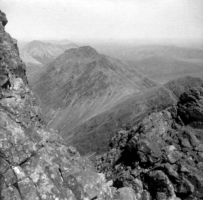 Ridge shot on Ilford HP5 Plus 400 with a Zeiss Ikon Nettar 517/16, developed at Film Processing, by Matt
