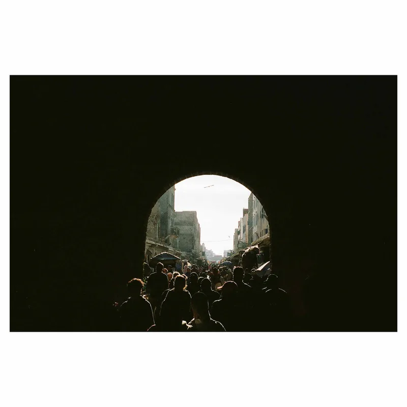 Film photo shot on Kodak Portra 400 with a Leica M6 TTL, developed at L’Atelier Publimod, by Oh Jim !