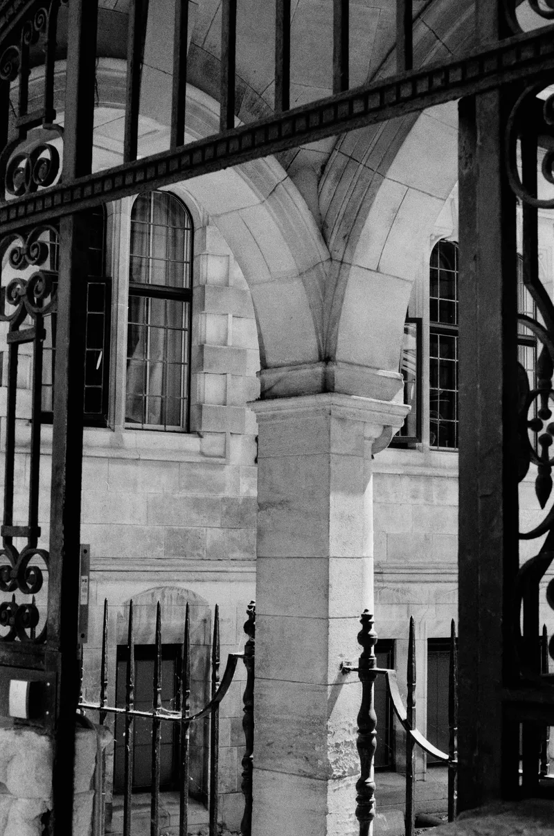 cambridge university campus shot on Ilford Kentmere Pan 400 with a Pentax MV1, developed at Southsun, by Paulina