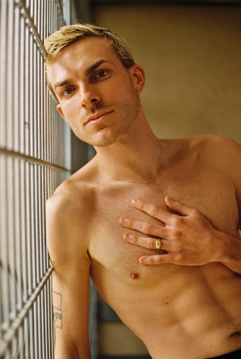 Philipp shot on Fujifilm FujiColor C200 with a Miranda Sensomat RE, developed at Fotokotti , by andrejrusskovskij