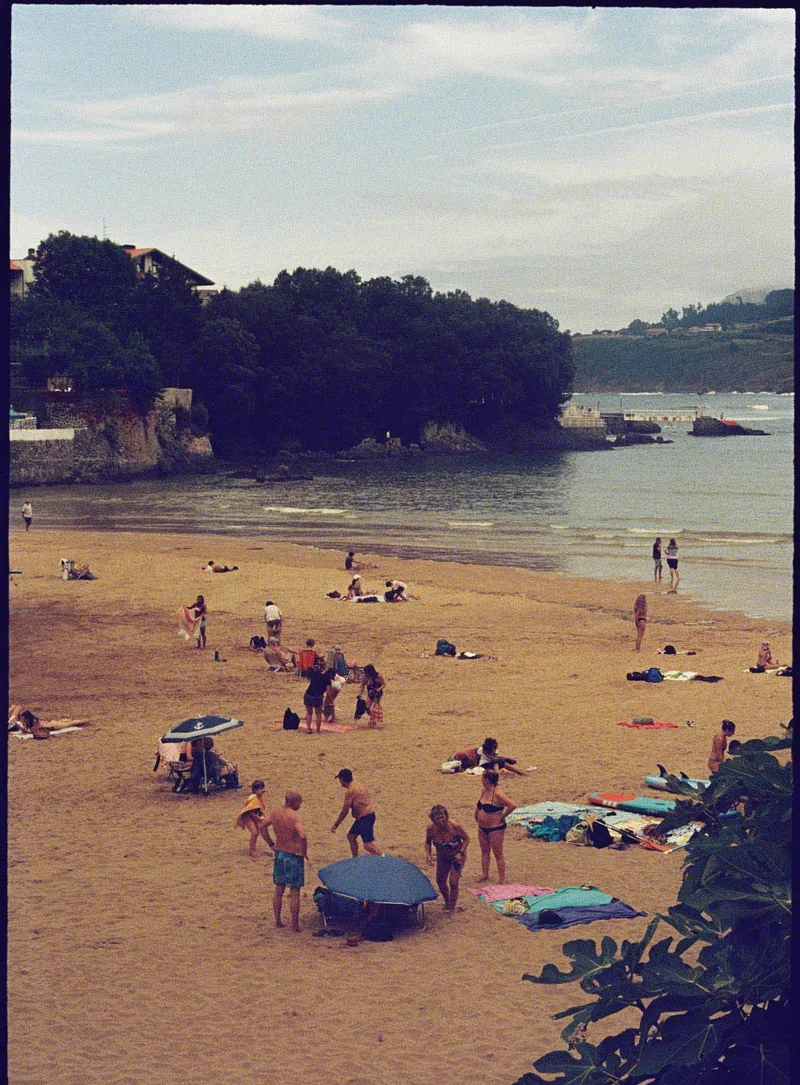 País Vasco Norte shot on Dubblefilm Apollo 400 with a Olympus Pen FT, developed at Carmencita, by Zilviconst