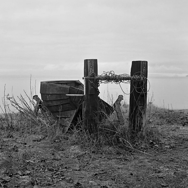 Boat on the Shores of Lake Vättern shot on Ilford HP5 Plus 400 with a Ricoh Diacord TLR, developed at Home / Self-Developed, by lillepv