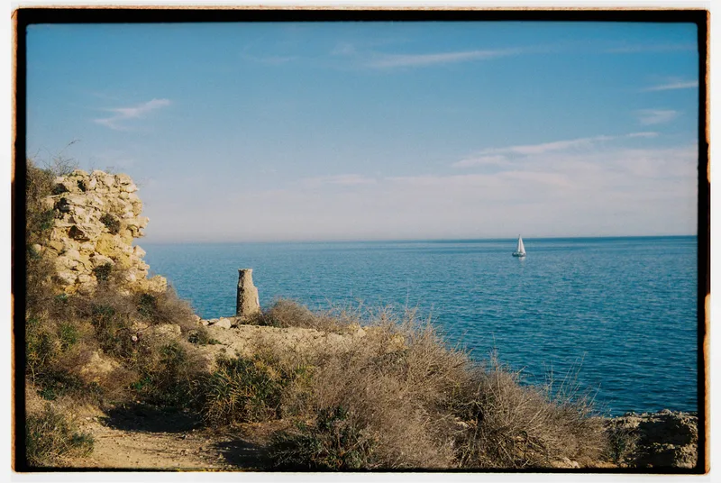 sailboat shot on Fujifilm FujiColor C200 with a Voigtländer Vitoret DR, developed at Carmencita Lisboa, by gesa martha