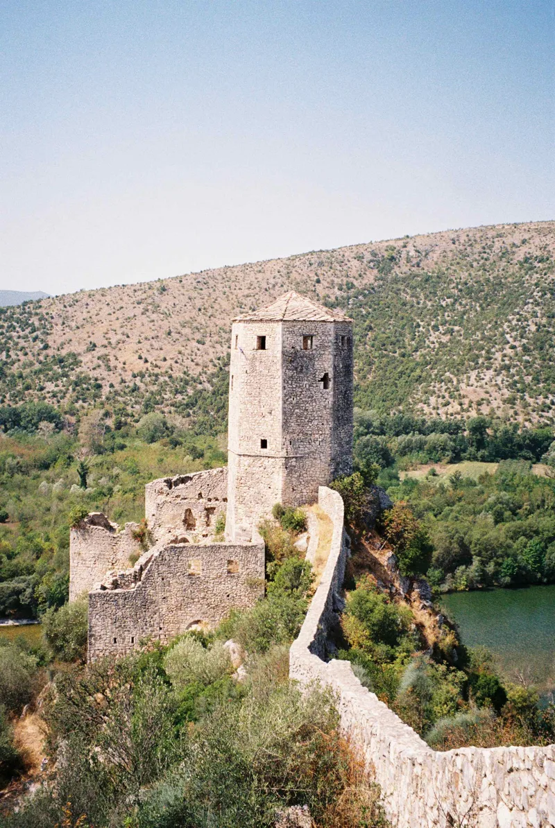 Počitelj shot on Kodak Gold 200 with a Canon PrimaZoom70F, by Ayşegül